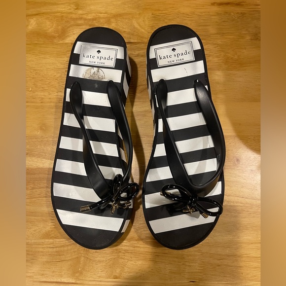 Kate Spade NewYork Black & White Striped Platform Flip Flop Sandals Size 7 - Picture 6 of 11